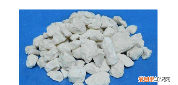 石灰遇水会产生什么反应，生石灰加水生成什么气体