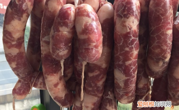 如何做炸香肠，自己做香肠的调料配方比例