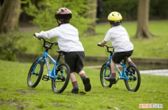 如何选择儿童自行车头盔