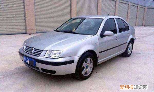 紧刹车的做法是什么，汽车紧急制动是指什么