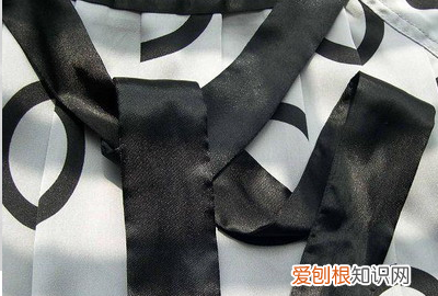 衬衫如何打蝴蝶结，衬衣领口只有一根带子上面有一个扣眼怎么用