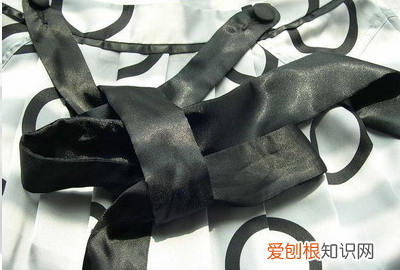 衬衫如何打蝴蝶结，衬衣领口只有一根带子上面有一个扣眼怎么用
