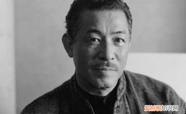 永久性的褶皱是哪位设计师，三宅一生的衣服是什么材质