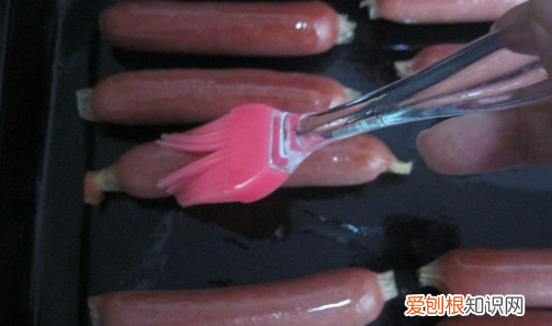 烤香肠的做法,烤肠用烤箱烤多长时间温度多少