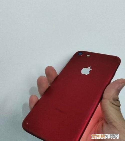 苹果顶部时间是红色怎么回事，煮苹果时间长水成红色了怎么回事