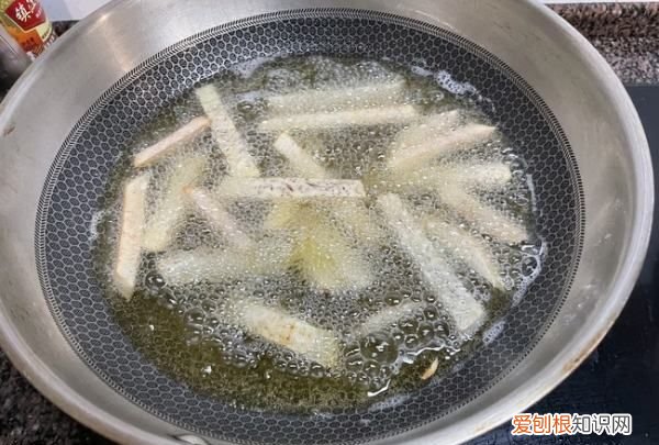 炸芋头的做法,怎样炸芋头即脆又酥