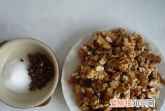 咸核桃仁的做法，盐水核桃仁的做法大全
