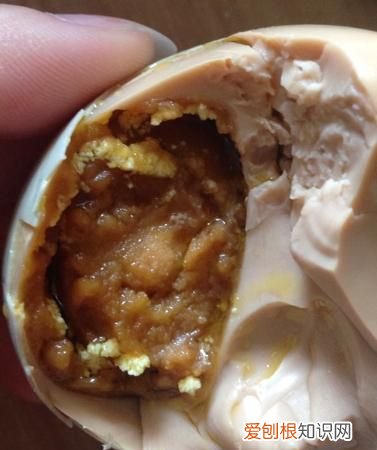 坏了的咸鸭蛋是什么样,黄泥淹好的咸鸭蛋可以保存多久