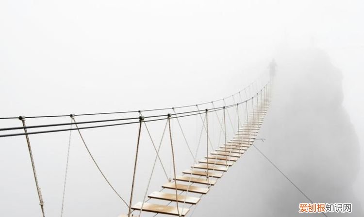 吊桥实验解释了什么的作用，悬挑式操作平台的安全要有哪些