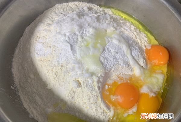 炸油条家庭做法，怎么做炸油条炸出油条又好吃又软和