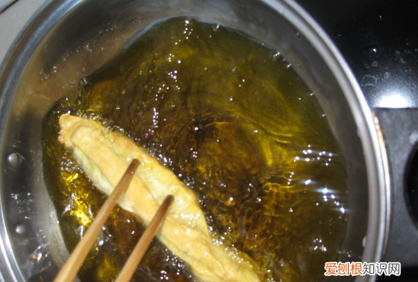 炸油条家庭做法，怎么做炸油条炸出油条又好吃又软和