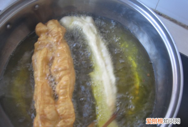 炸油条家庭做法，怎么做炸油条炸出油条又好吃又软和