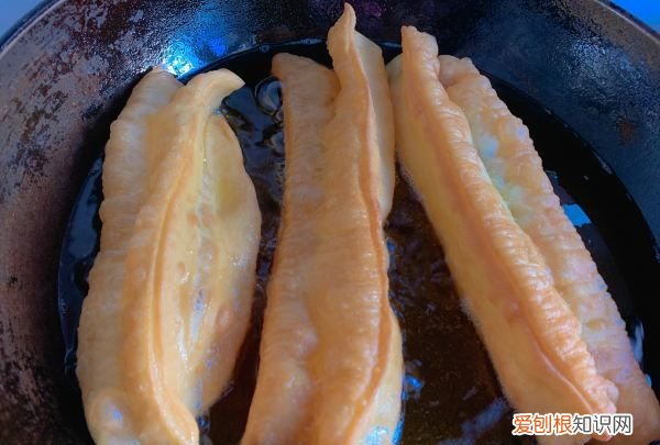 炸油条家庭做法，怎么做炸油条炸出油条又好吃又软和