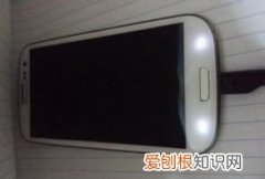 打电话时手机黑屏是什么原因