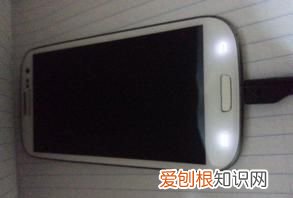 打电话时手机黑屏是什么原因