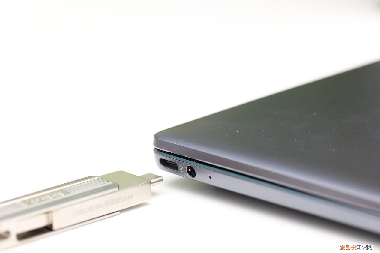 500MB/s高速读写的忆捷极速固态U盘