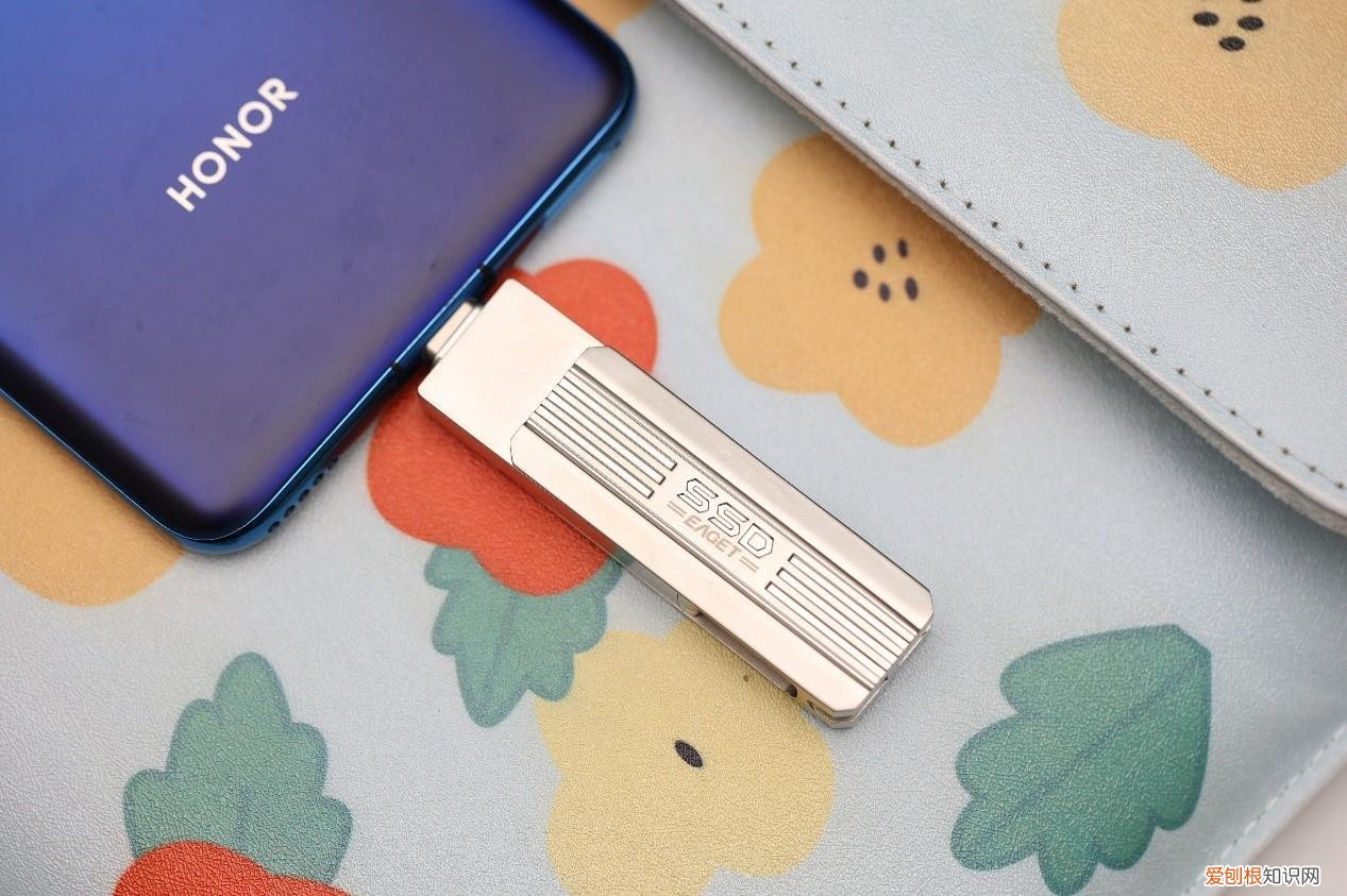 500MB/s高速读写的忆捷极速固态U盘