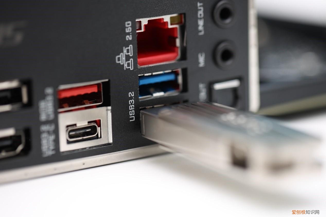 500MB/s高速读写的忆捷极速固态U盘