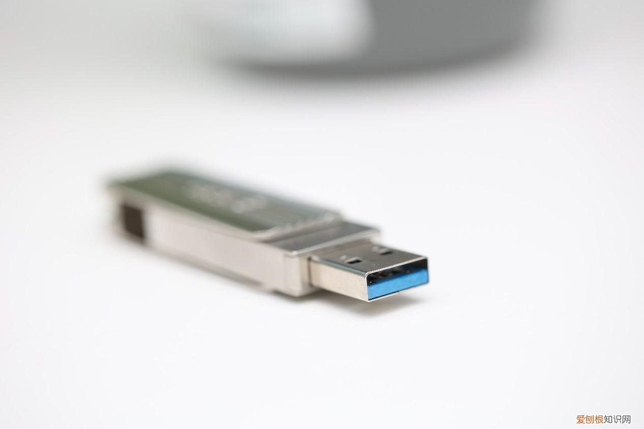 500MB/s高速读写的忆捷极速固态U盘