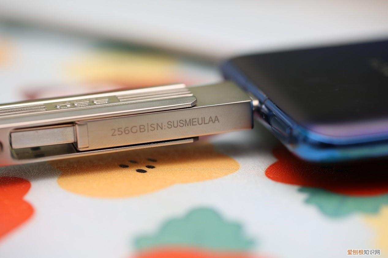 500MB/s高速读写的忆捷极速固态U盘