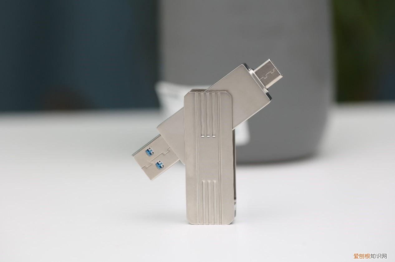 500MB/s高速读写的忆捷极速固态U盘