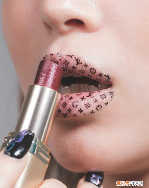 干燥的冬天,曼秀雷敦润唇膏保护你的嘴唇