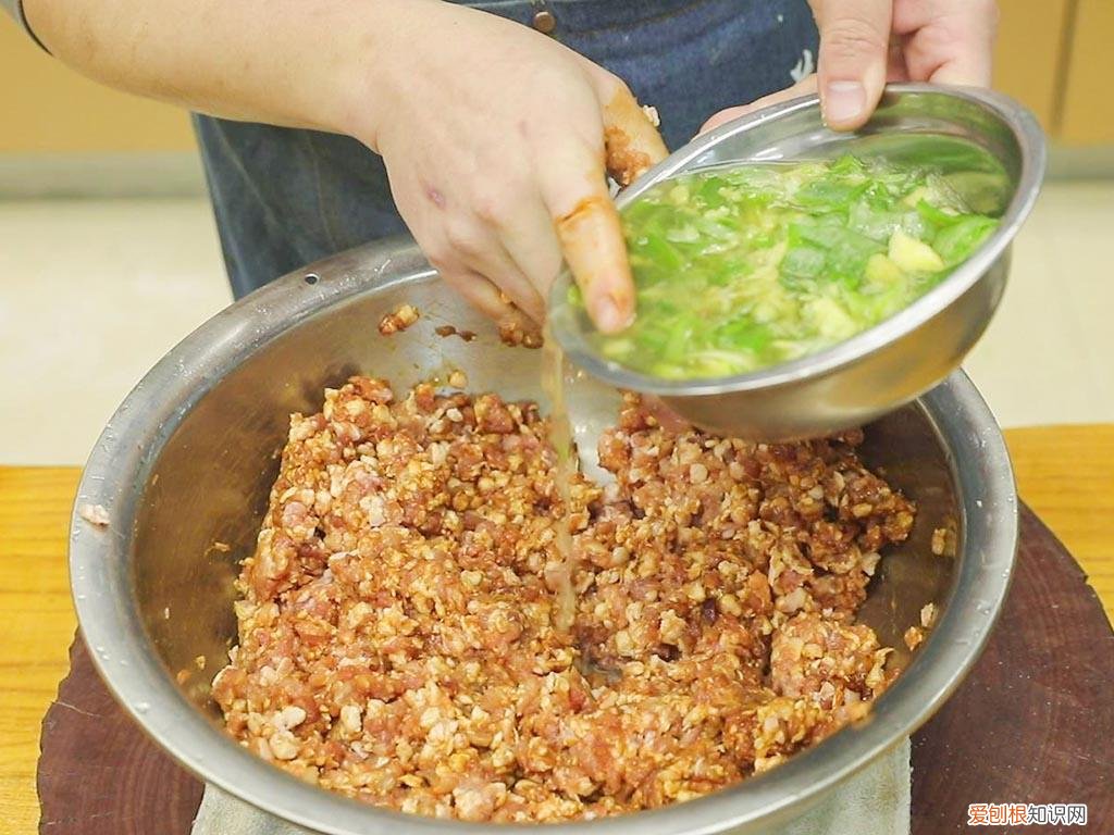 猪肉饺子馅的调制方法
