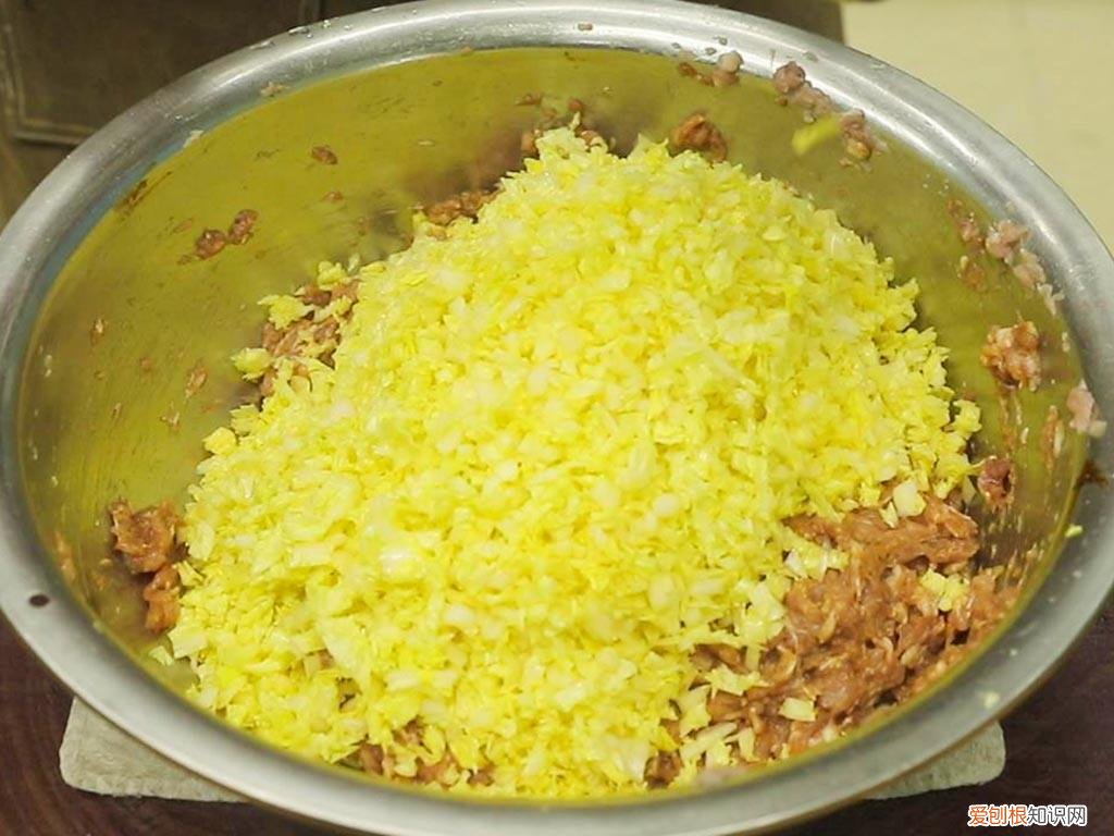 猪肉饺子馅的调制方法