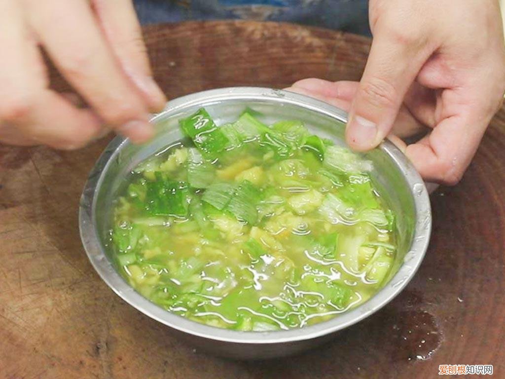 猪肉饺子馅的调制方法