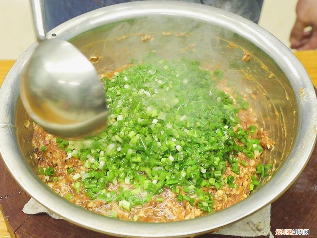 猪肉饺子馅的调制方法
