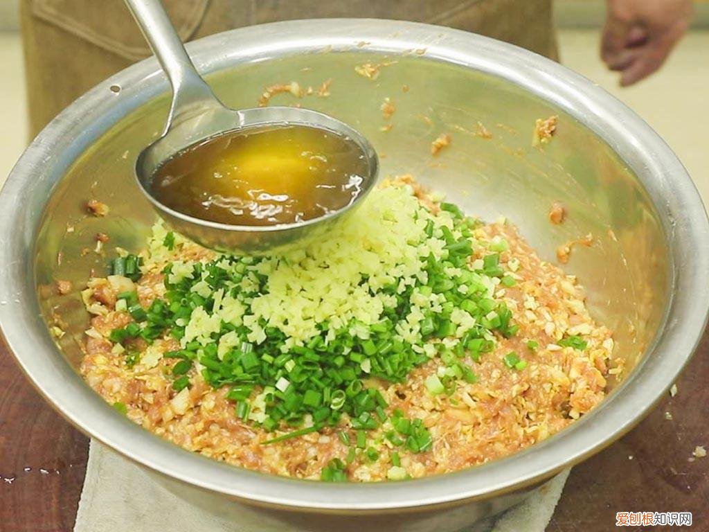 猪肉饺子馅的调制方法