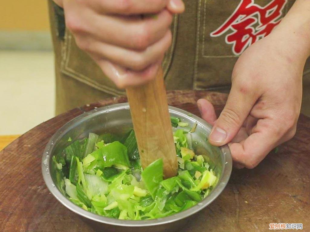 猪肉饺子馅的调制方法