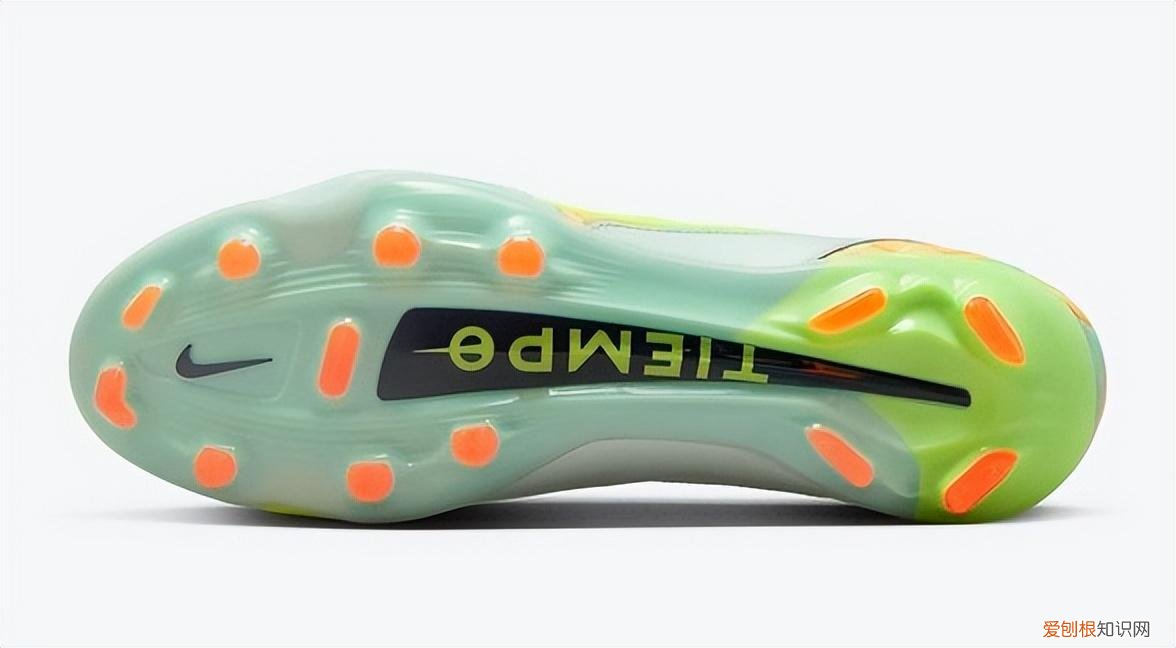 耐克足球鞋四大系列(结合球鞋位置论的NIKE球鞋推荐)