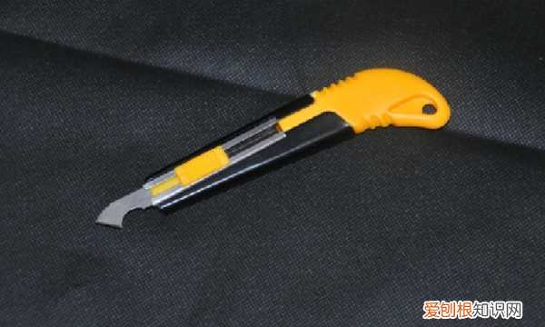 亚克力板用什么工具切割