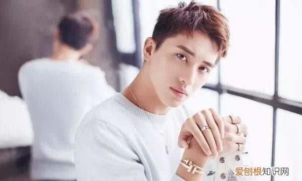 女人一定要戴银手镯,女性长期戴银手镯有什么好处