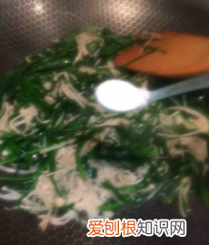 金针菇炒韭菜家常做法,韭菜金针菇怎么炒好吃