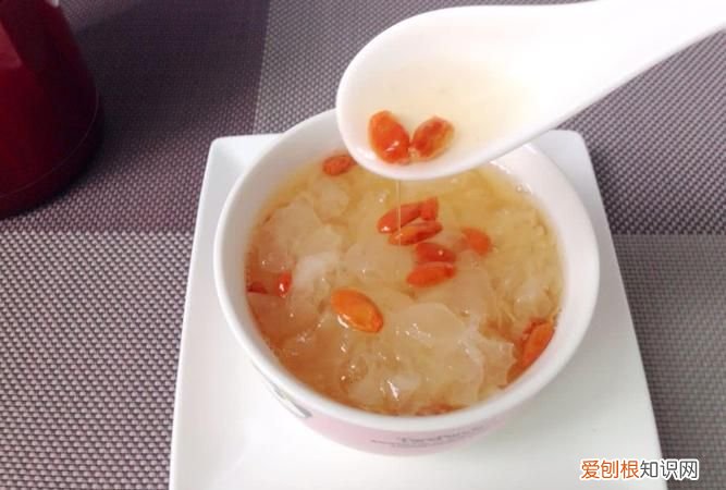 银耳汤可以二次加水吗，银耳羹汤少了能重新加水熬