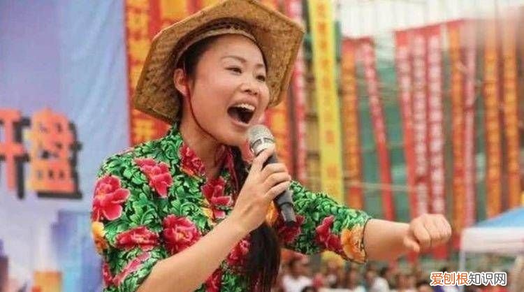 苦也哼着歌谣是什么歌,苦也不说累也不说哪首歌的歌词