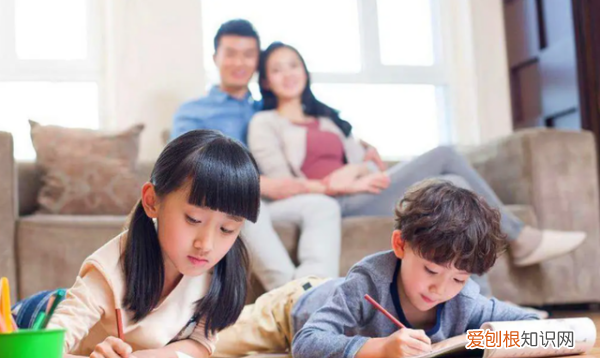 CSGO粉色准星颜色参数，如何给一年级新生制作桌牌