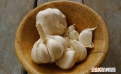 蒜长绿芽了还能吃，蒜里面发芽了还能吃吗