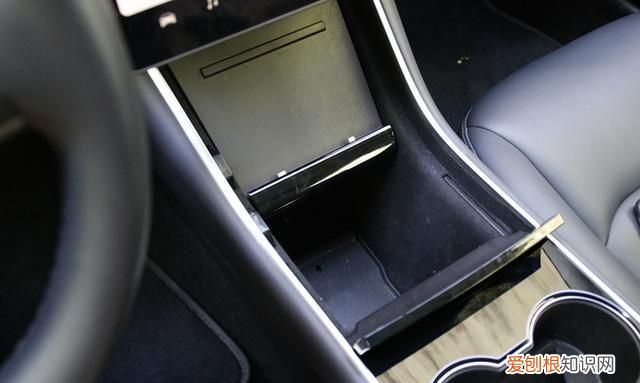 特斯拉点烟器在哪里