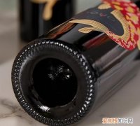 红酒瓶底部凹的越深代表什么