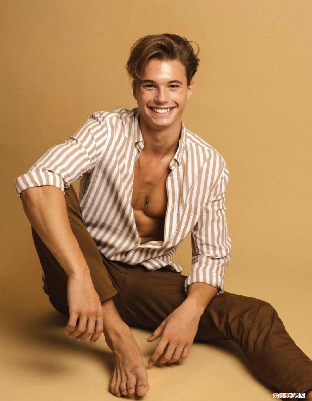 雅各布·约克斯特出镜 EMPORIO ARMANI 内裤广告