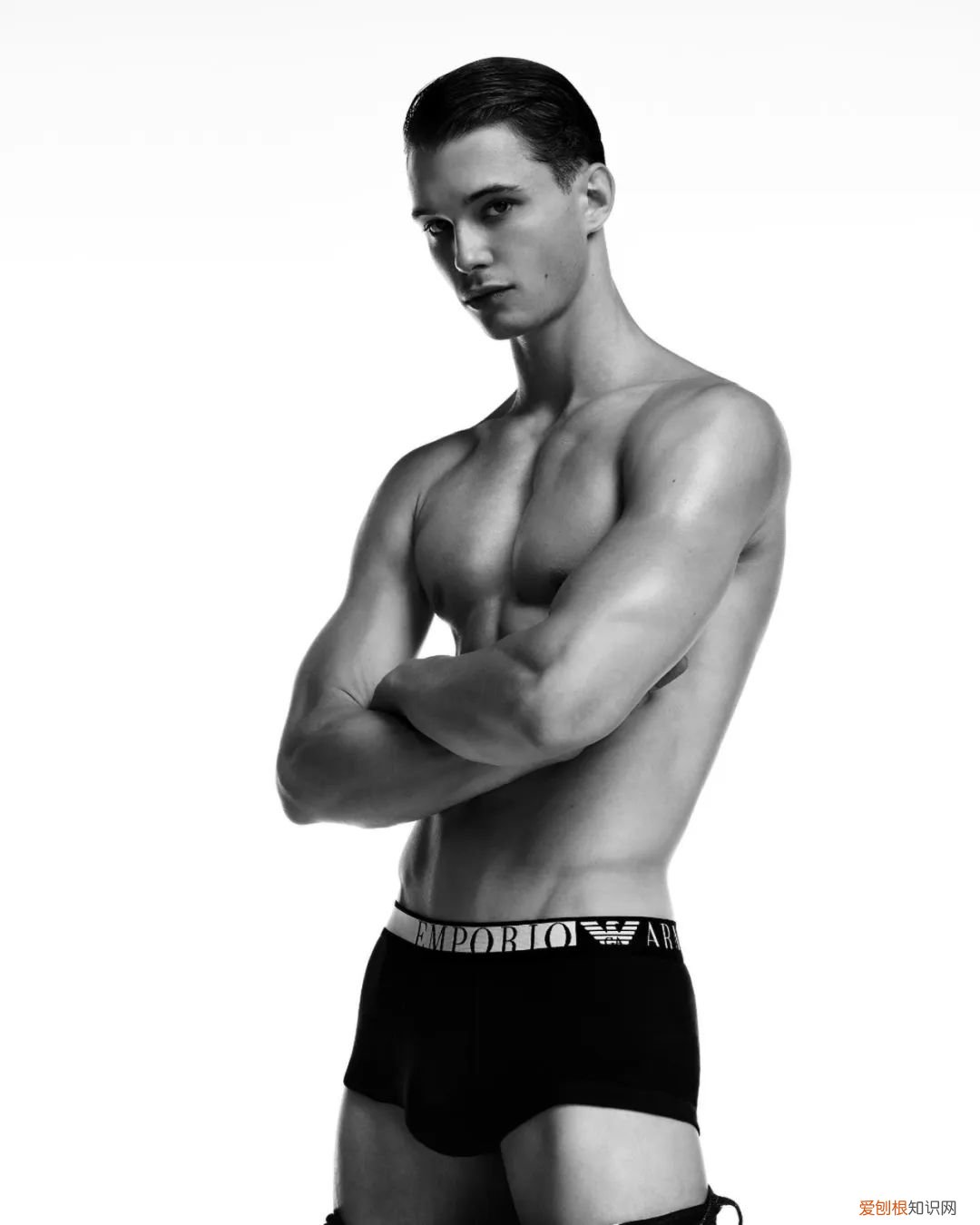 雅各布·约克斯特出镜 EMPORIO ARMANI 内裤广告