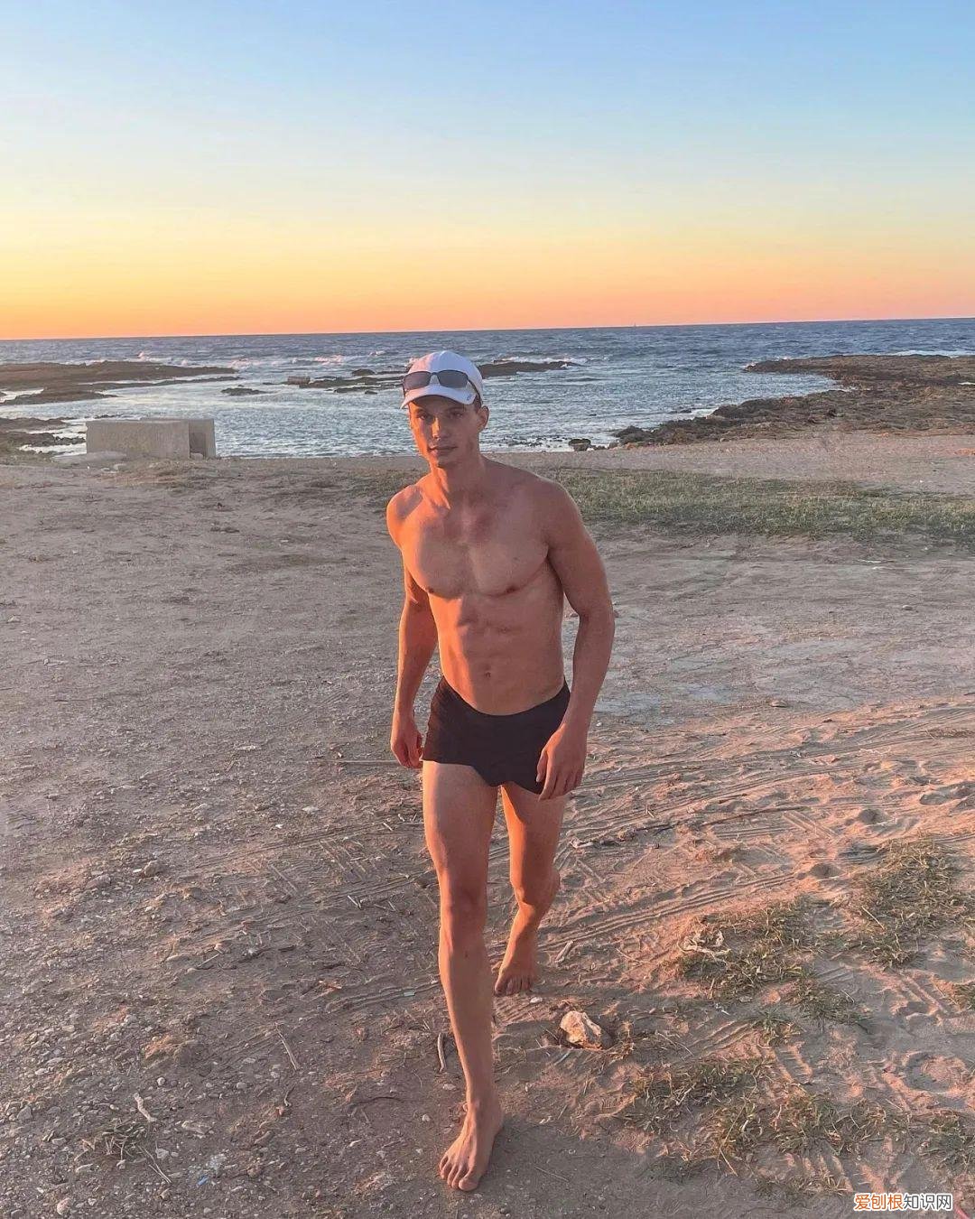 雅各布·约克斯特出镜 EMPORIO ARMANI 内裤广告