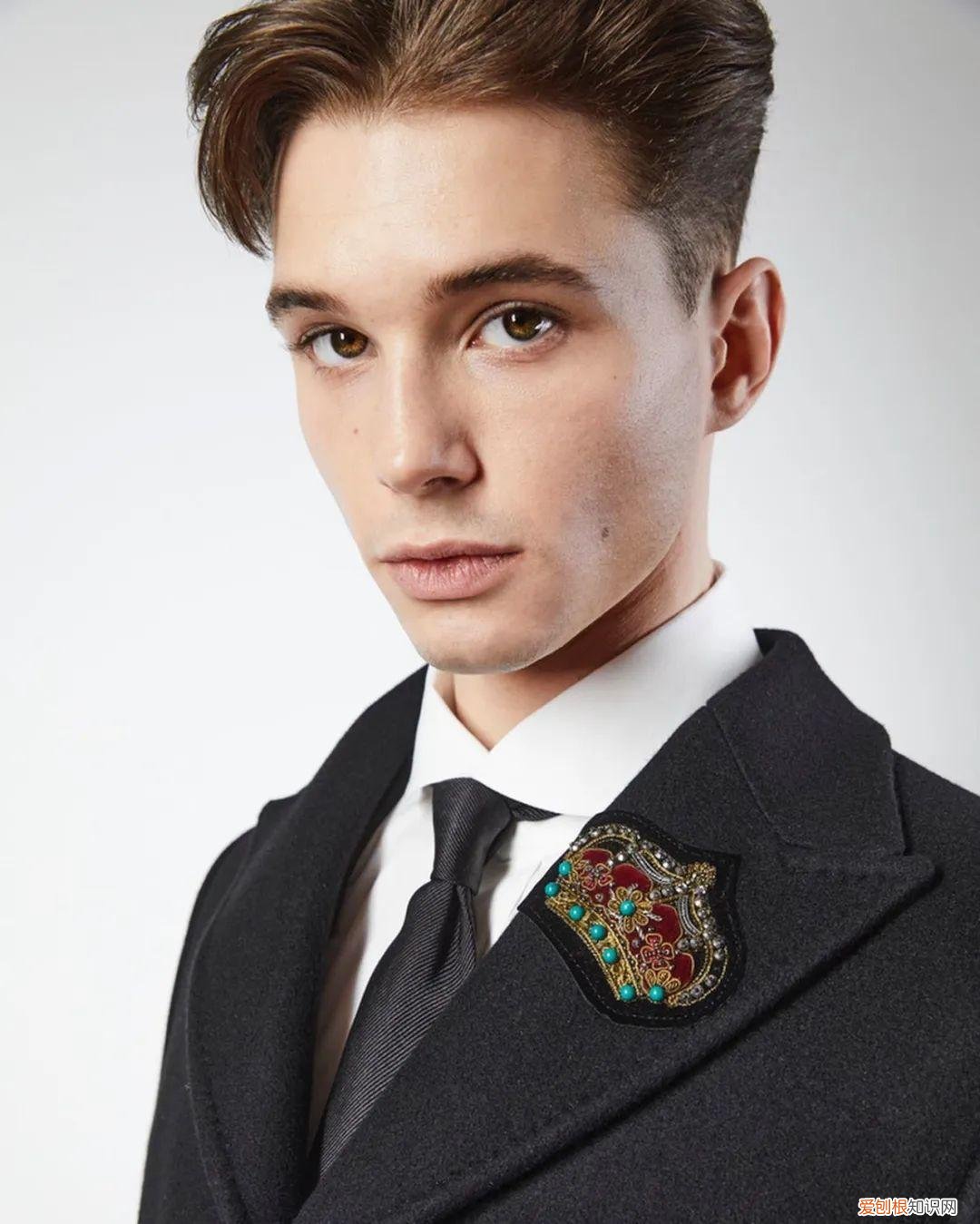 雅各布·约克斯特出镜 EMPORIO ARMANI 内裤广告