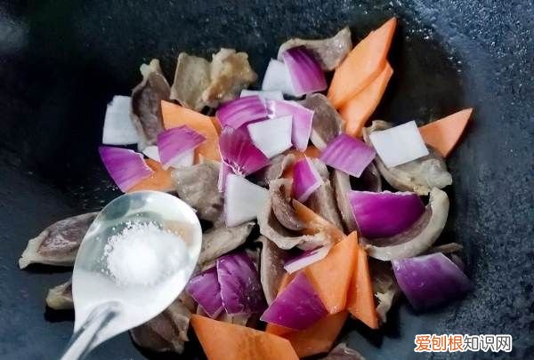 鸭胗怎么炒最好吃，鸭肫怎么炒又好吃又嫩