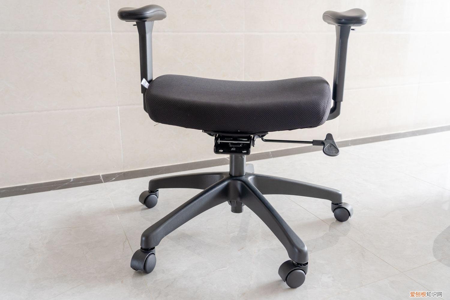 永艺人体工学椅评测：精准贴合，放松肌肉，久坐办公也轻松