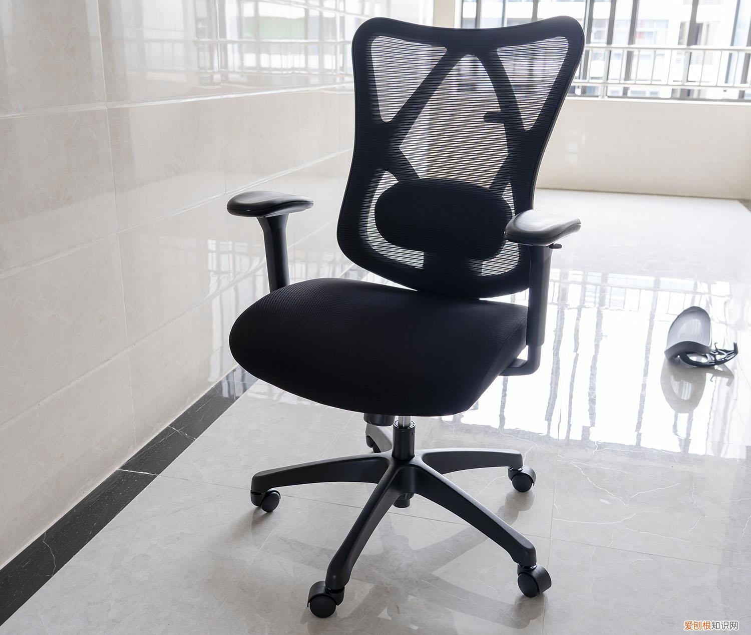 永艺人体工学椅评测：精准贴合，放松肌肉，久坐办公也轻松