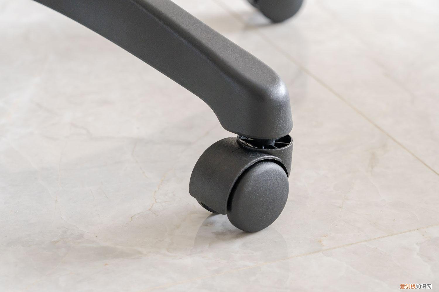 永艺人体工学椅评测：精准贴合，放松肌肉，久坐办公也轻松